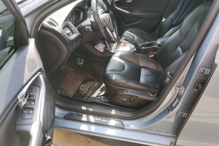 Used Volvo V40 2018 T3 Zhiyi Edition
