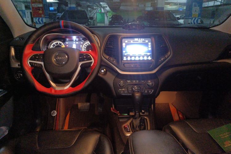 Used Jeep Cherokee 2017 2.0L Superior Edition Center Console