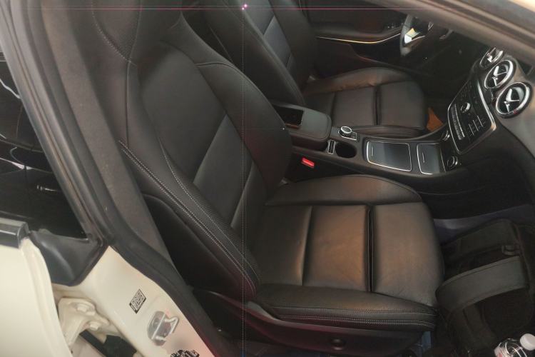 Used Mercedes-Benz CLA 2016 Facelifted CLA 260 4MATIC Right Front Seat