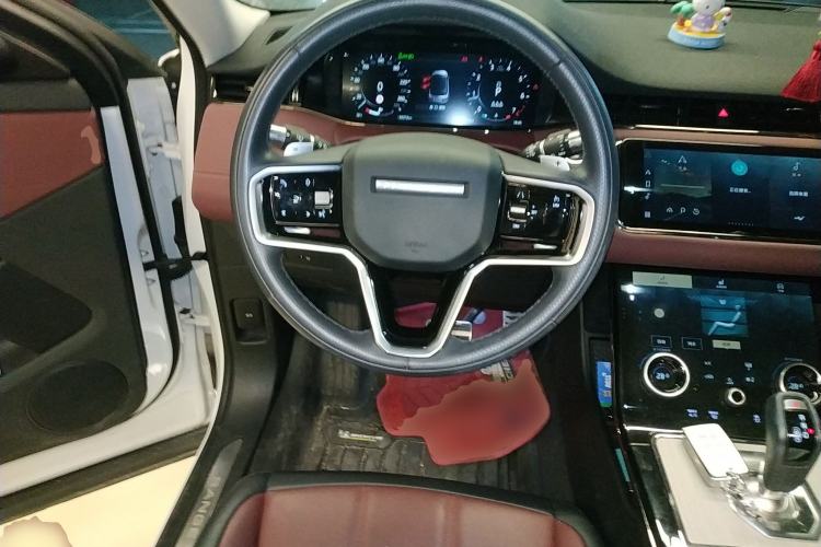 Used Land Rover Range Evoque 2022 Aurora L 249 PS R-Dynamic Luxury Edition Steering Wheel