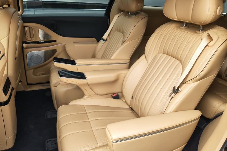 Used VOYAH Dream 2025 PHEV Four-Wheel-Drive Flagship Kunpeng Edition Left Rear Seat