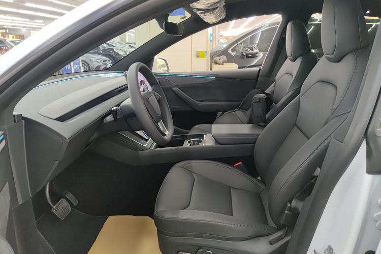 Used Tesla Model Y 2026 Long-Range All-Wheel-Drive Model
