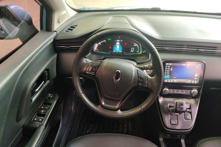 Used ORA iQ 2018 High-Range Version Smart Connectivity Model