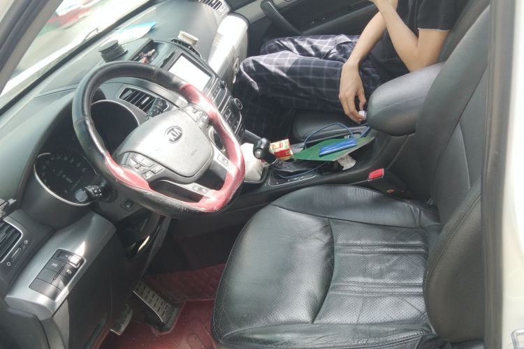 Used Kia Sorento 2013 2.4L 7-Seater Gasoline Supreme Edition China IV Standard