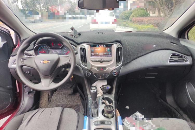 Used Chevrolet Cruze 2018 320 Automatic Pioneer Sunroof Edition Center Console