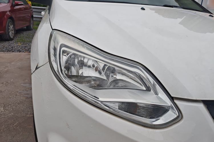 Used Ford Focus 2012 Sedan 1.6L Automatic Fashion Edition Right Front Headlight