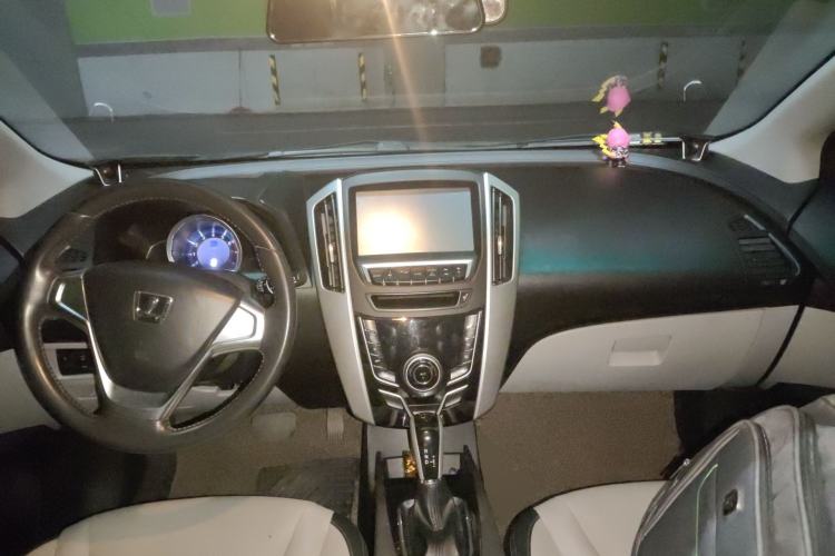 Used Luxgen U6 SUV 2014 1.8T Fashion Edition Center Console