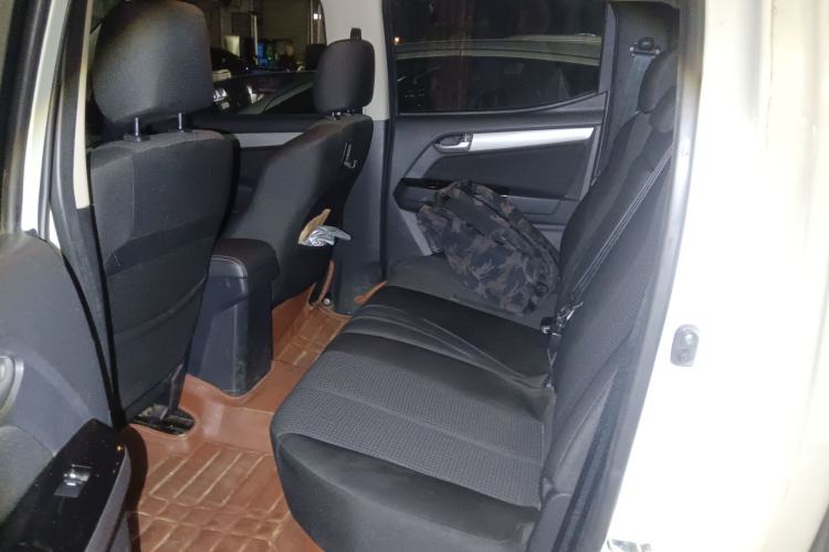 Used Isuzu D-MAX 2018 2.5T Four-Wheel Drive Base Version JE4D25Q5A
