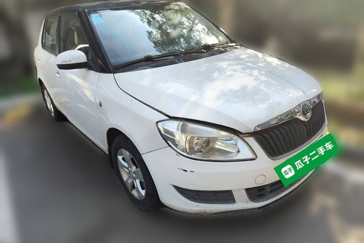 Used Skoda Fabia 2012 1.4L Manual Crystal Edition Front Right 45 Deg
