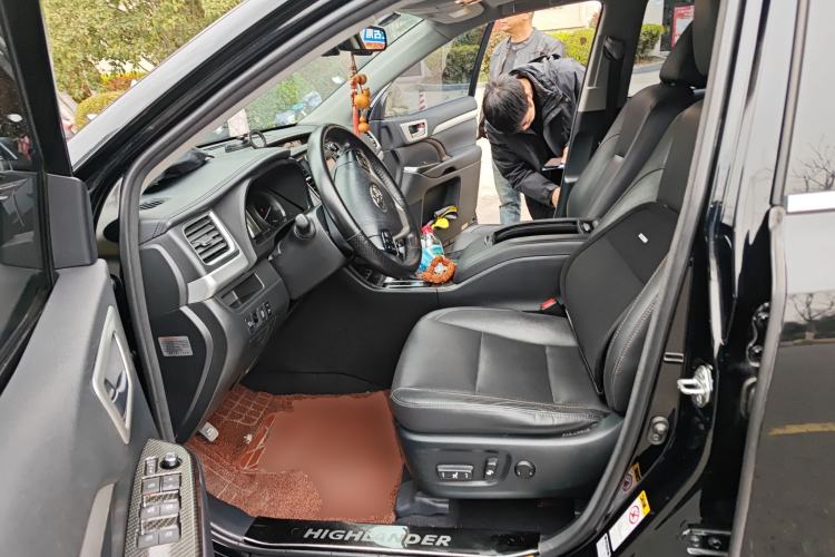 Used Toyota Highlander 2017 2.0T Four-Wheel Drive Black Edition Limited Model
