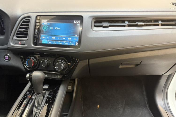 Used Honda Vezel 2020 1.5L CVT Pioneer Edition Interior 6