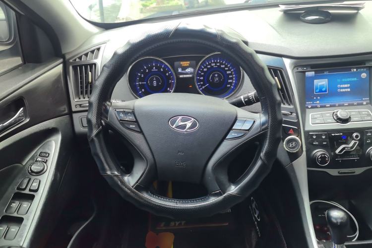 Used Hyundai Sonata 2013 2.0L Automatic Luxury Edition Steering Wheel