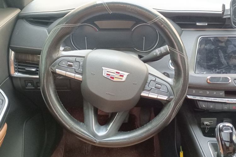 Used Cadillac XT4 2022 28T Two-Wheel Drive Prestige Version Steering Wheel
