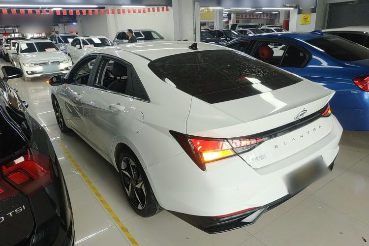 Used Hyundai Elantra 2021 1.5L CVT GLX Elite Edition Rear Left 45 Deg