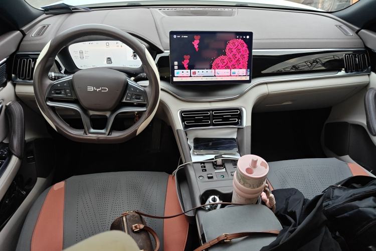 Used BYD Song PLUS New Energy 2025 EV 520km Luxury Version Center Console