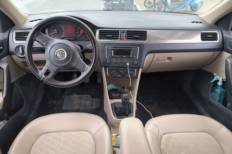 Used Volkswagen Santana 2015 1.6L Manual Comfort Edition
