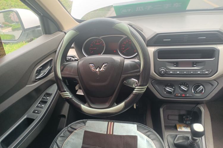 Used Wuling Hongguang 2019 1.5L S Standard Version China VI LAR Steering Wheel