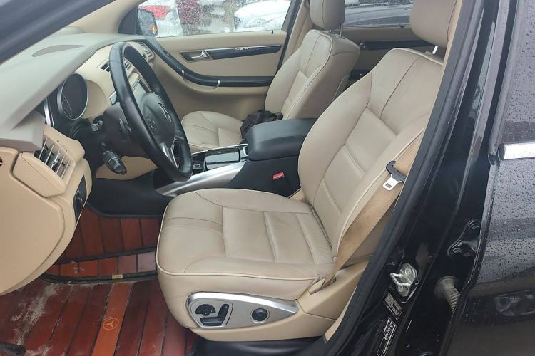 Used Mercedes-Benz R-Class 2015 R 400 4MATIC Luxury Model Left Front Seat