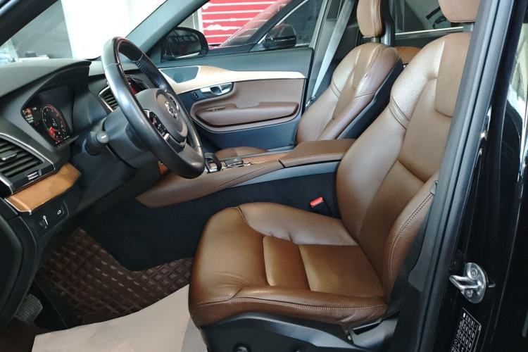 Used Volvo XC90 2022 B5 Smart Drive Luxury Edition 5 Seats
