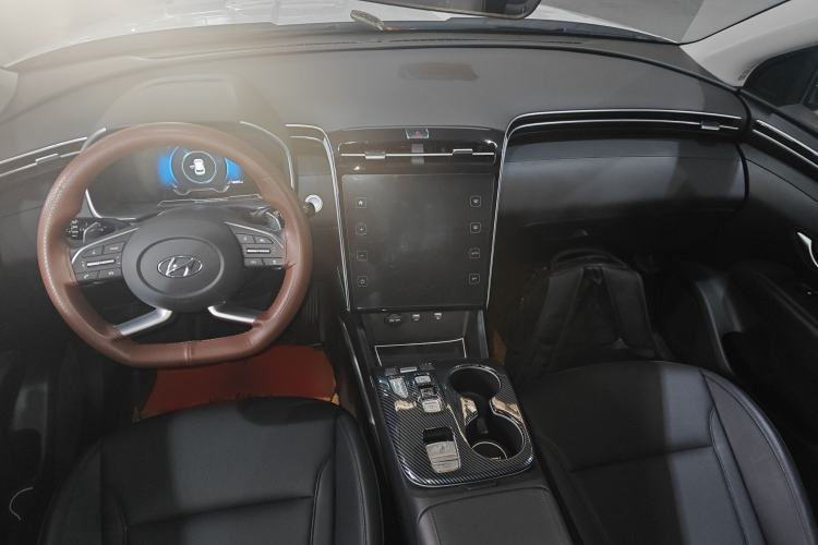 Used Hyundai Tucson 2023 Tucson L 1.5T Automatic Two-Wheel Drive DLX Luxury Edition Center Console