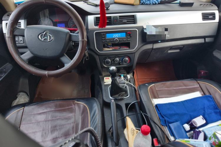 Used CHANGAN KAICHENG Shenqi F30 2018 1.5L Standard Version Non-Air-Conditioned Short Wheelbase DAM15L Center Console