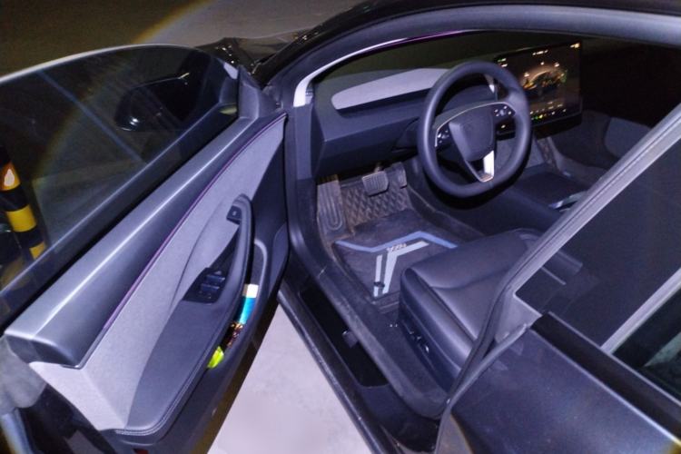 Used Tesla Model 3 2025 Rear-Wheel-Drive Version
