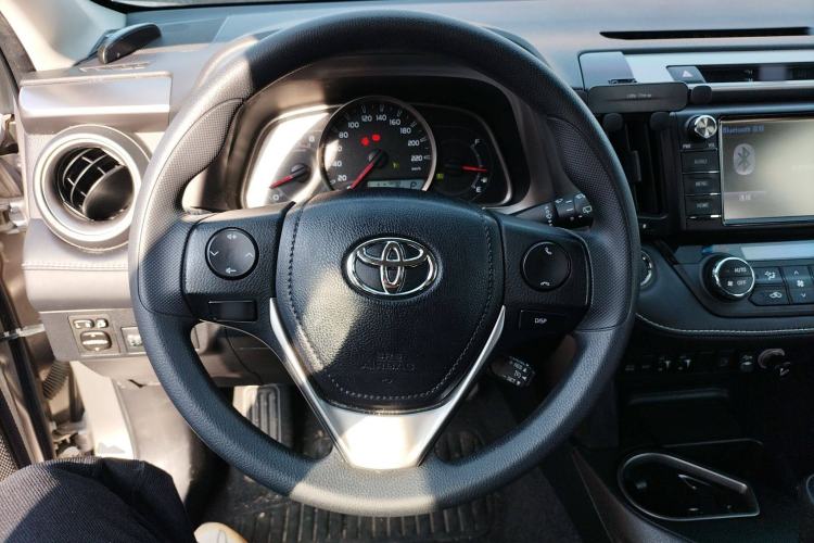 Used Toyota RAV4 2019 2.0L CVT Two-Wheel Drive Comfort Edition China VI Standard