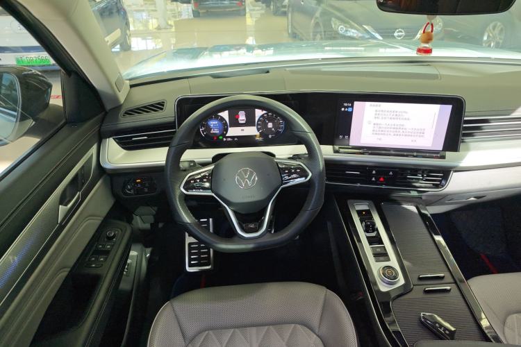 Used Volkswagen Tavendor 2023 380TSI All-Wheel Drive R-Line Journey Edition Interior 2