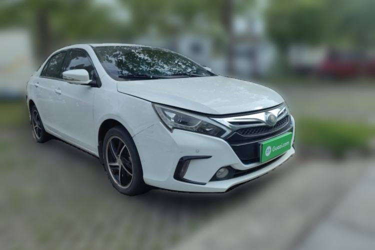 Used BYD Qin New Energy 2014 1.5T Flagship Model Front Right 45 Deg