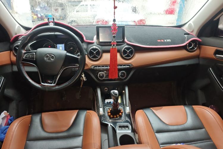 Used BAIC Senova X35 2016 1.5L Manual Luxury Edition Center Console