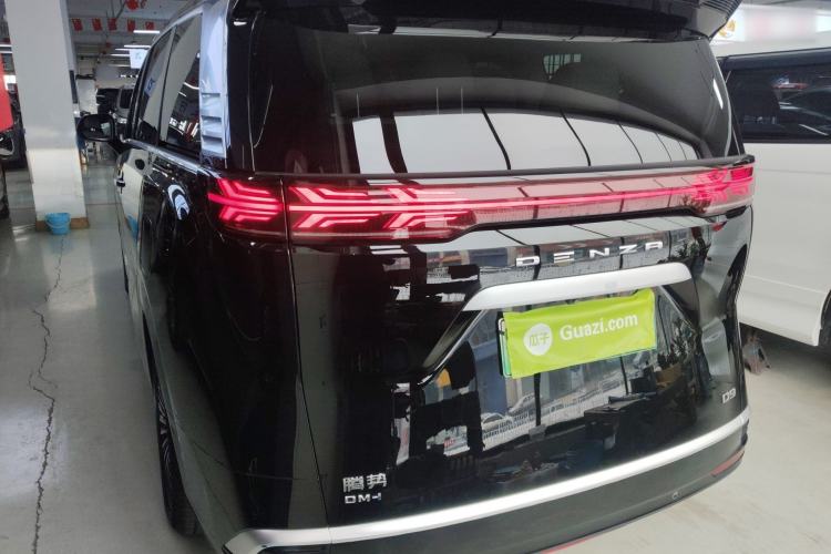 Used Denza D9 2022 DM-i 945 Luxury Model
