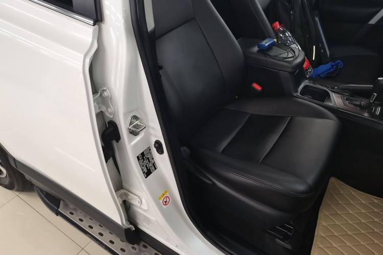 Used Toyota RAV4 2018 2.0L CVT Two-Wheel Drive Fashion X Edition