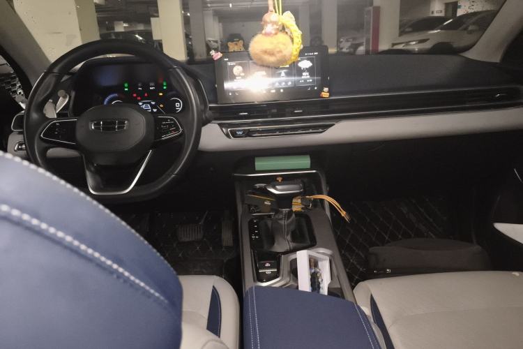 Used Geely Auto Emgrand 2022 4th Generation 1.5L CVT Flagship Model Center Console