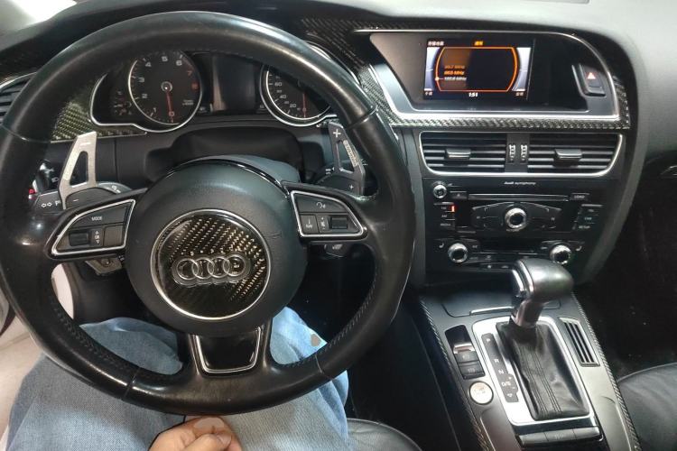 Used Audi A5 2014 Sportback 45 TFSI Center Console