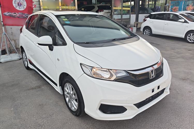 Used Honda Fit 2018 1.5L CVT Comfort Sunroof Version Front Right 45 Deg