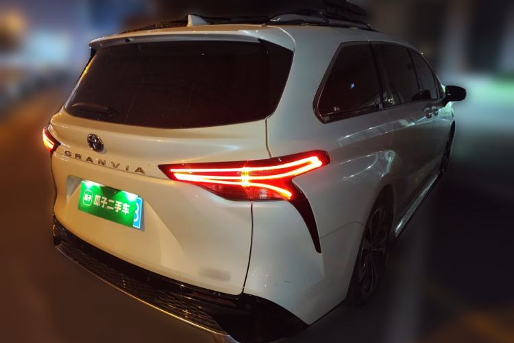 Used Toyota Granvia 2023 2.5L Hybrid Prestige VIP Edition Rear Right 45 Deg