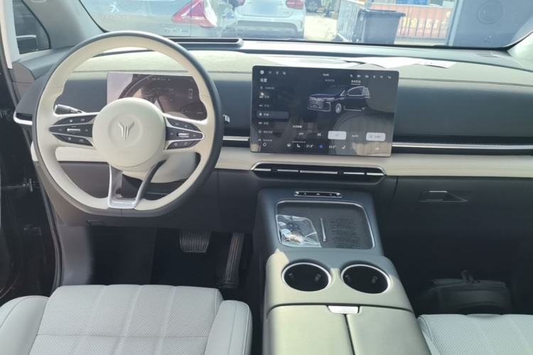 Used VOYAH Dream 2025 EV Four-Wheel Drive Prestige Qiankun Edition