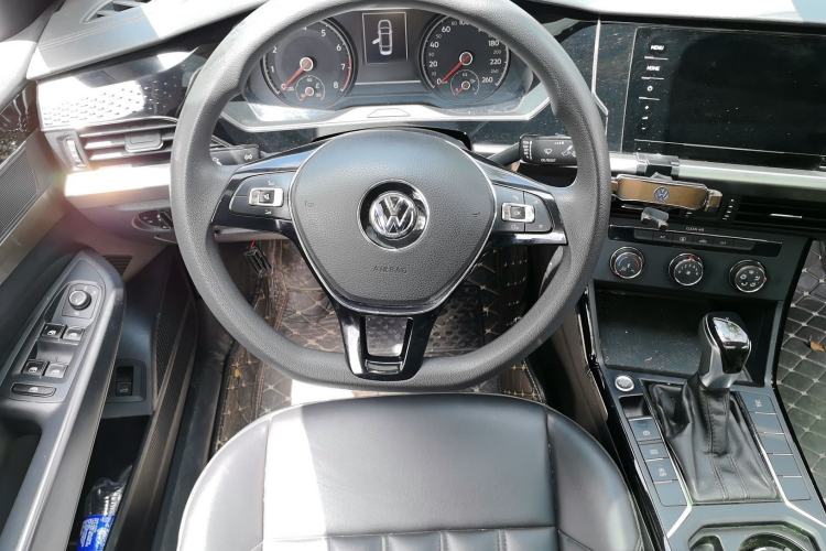Used Volkswagen Passat 2020 280TSI Business Edition China VI Standard Steering Wheel