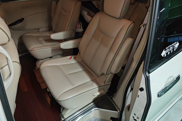 Used Nissan Quest 2015 3.5L SL Left Rear Seat