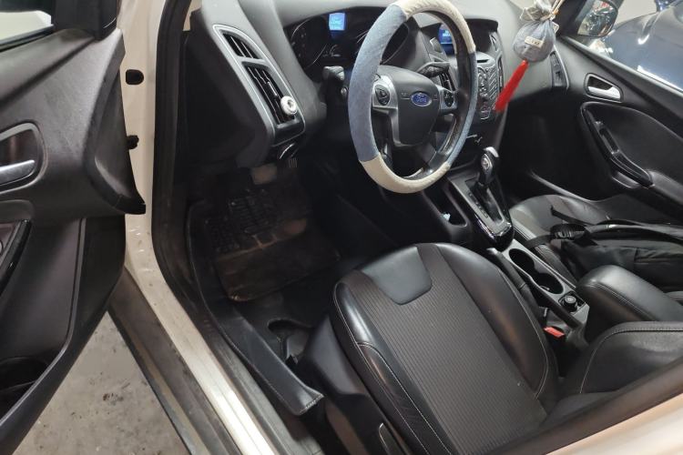 Used Ford Focus 2012 Sedan 1.6L Automatic Fashion Edition Driver Seat