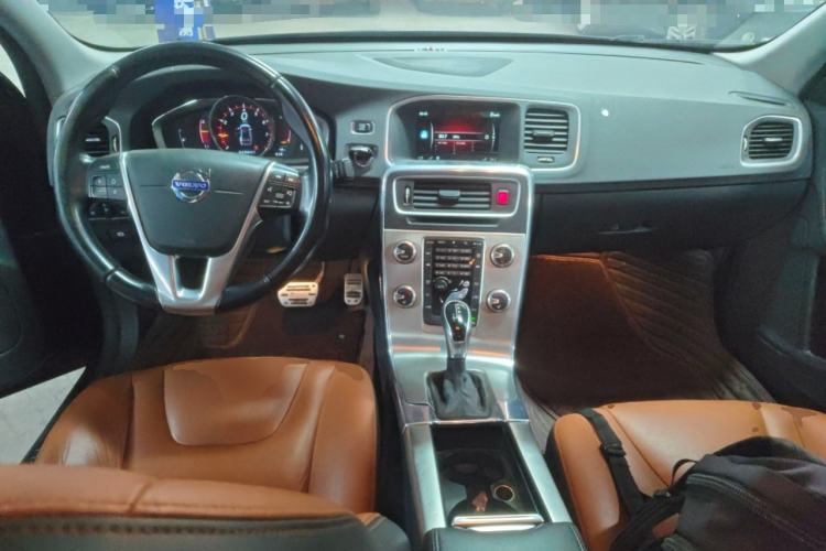 Used Volvo S60 2016 S60L T4 Zhiyuan Edition Center Console