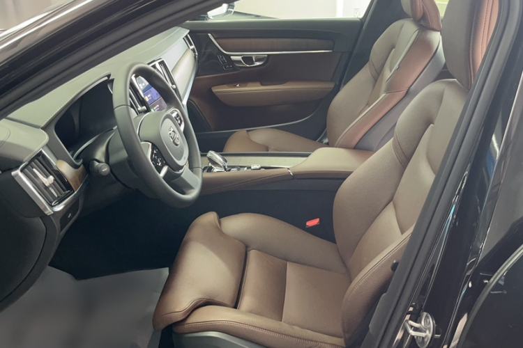 Used Volvo S90 2025 B5 Zhiyuan Luxury Edition
