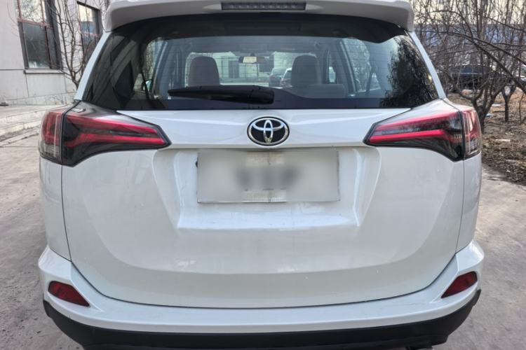 Used Toyota RAV4 2016 2.0L CVT Two-Wheel Drive Urban Edition China V Standard