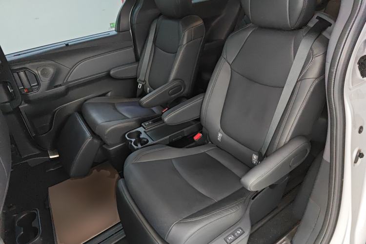 Used Toyota SIENNA 2024 2.5L Hybrid Four-Wheel Drive Prestige Edition Left Rear Seat
