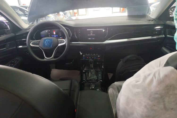 Used Volkswagen Passat New Energy 2025 430 PHEV Hybrid Business Edition Center Console