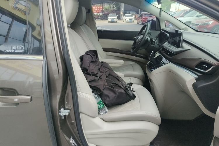 Used Buick GL8 2023 Land Executive Class Smart Enjoyment Model Right Front Seat