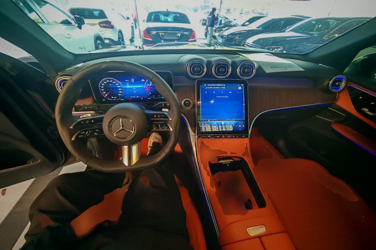 Used Mercedes-Benz GLC 2025 Refreshed GLC 300 L 4MATIC Dynamic Version 5 Seats
