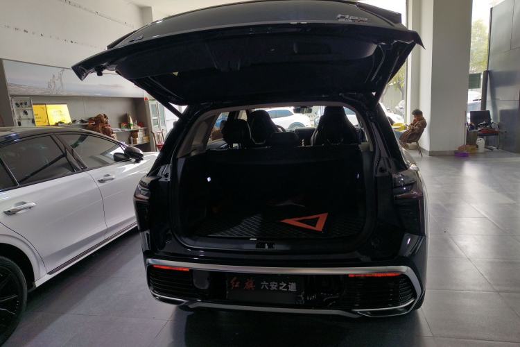 Used Hongqi HS3 2023 1.5T Two-Wheel Drive Shanwei Edition Trunk