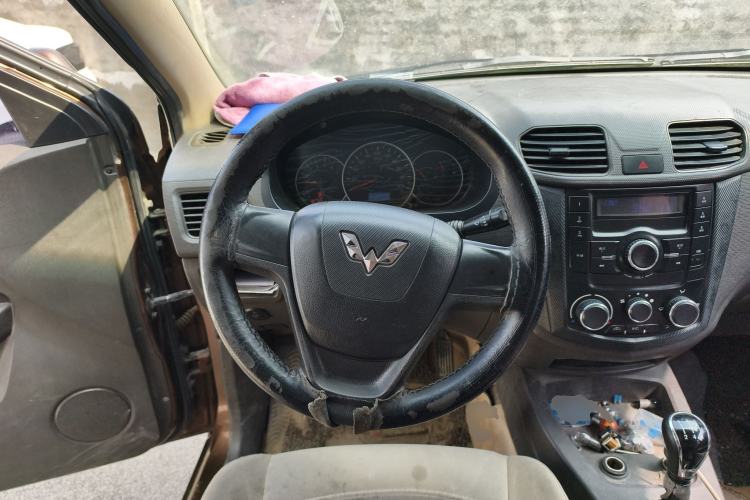 Used Wuling Hongguang 2014 1.5L S Standard Version
