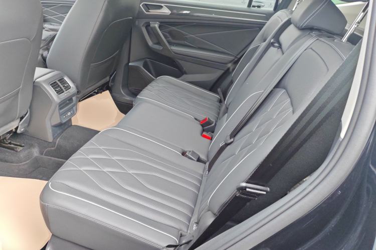 Used Volkswagen Tiguan L 2024 330TSI Automatic Two-Wheel Drive R-Line Enhanced Edition Left Rear Seat